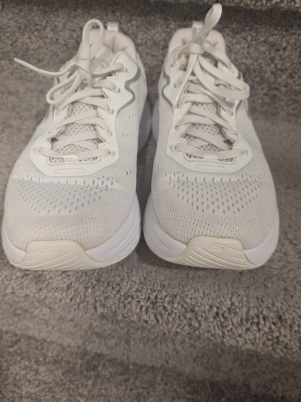 Skechers Women's 8.5 GoRun Max Cushioning Elite Destination Sneakers